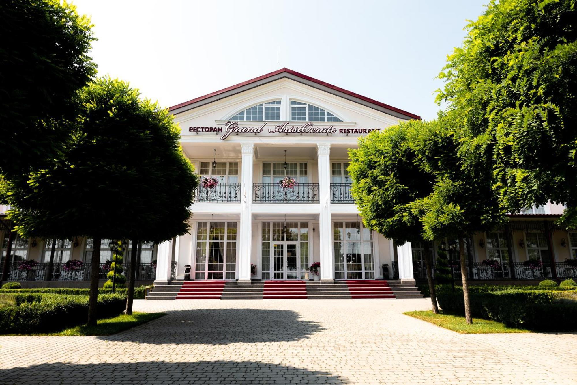 Dubovtsy Hotel Grand Aristocrate מראה חיצוני תמונה