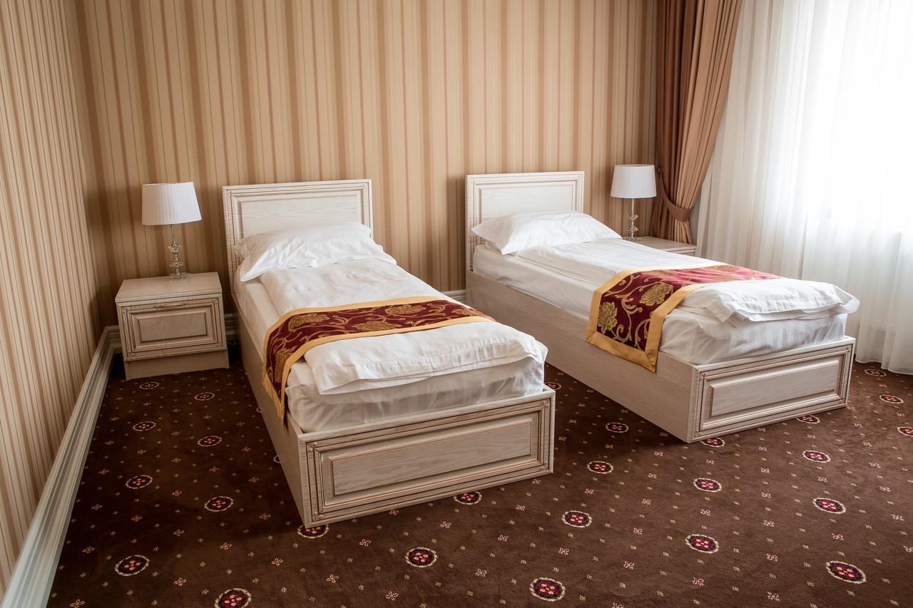 Dubovtsy Hotel Grand Aristocrate מראה חיצוני תמונה