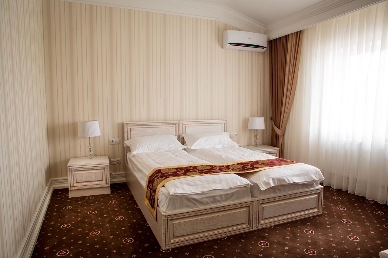 Dubovtsy Hotel Grand Aristocrate מראה חיצוני תמונה