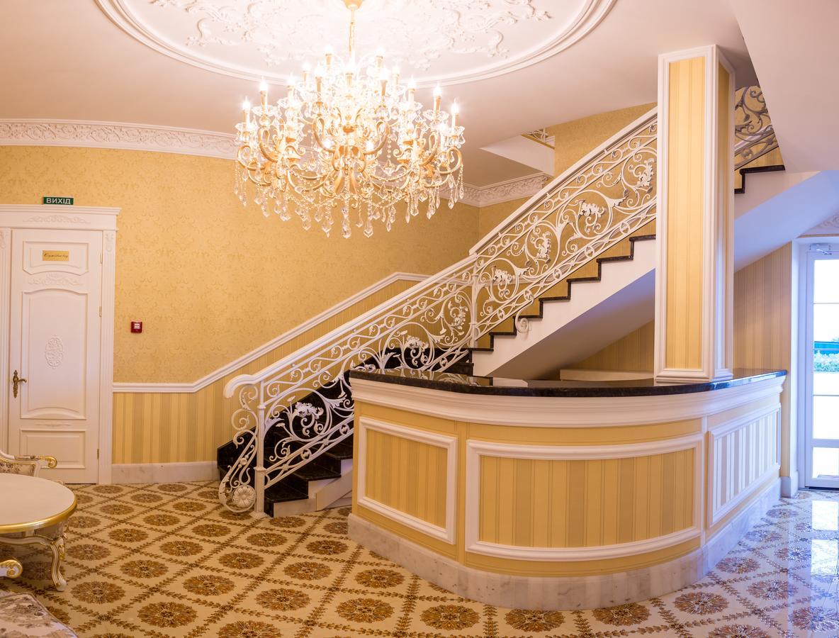 Dubovtsy Hotel Grand Aristocrate מראה חיצוני תמונה