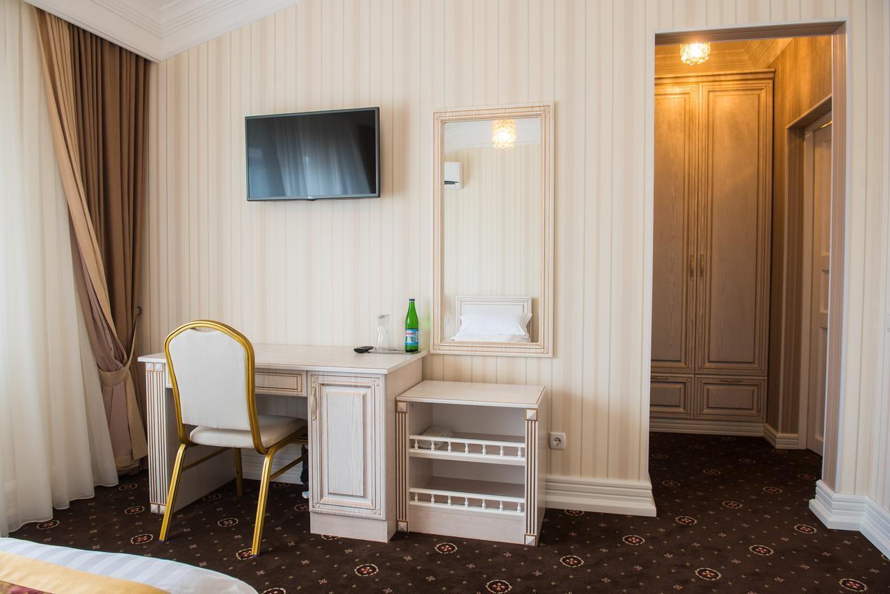 Dubovtsy Hotel Grand Aristocrate מראה חיצוני תמונה