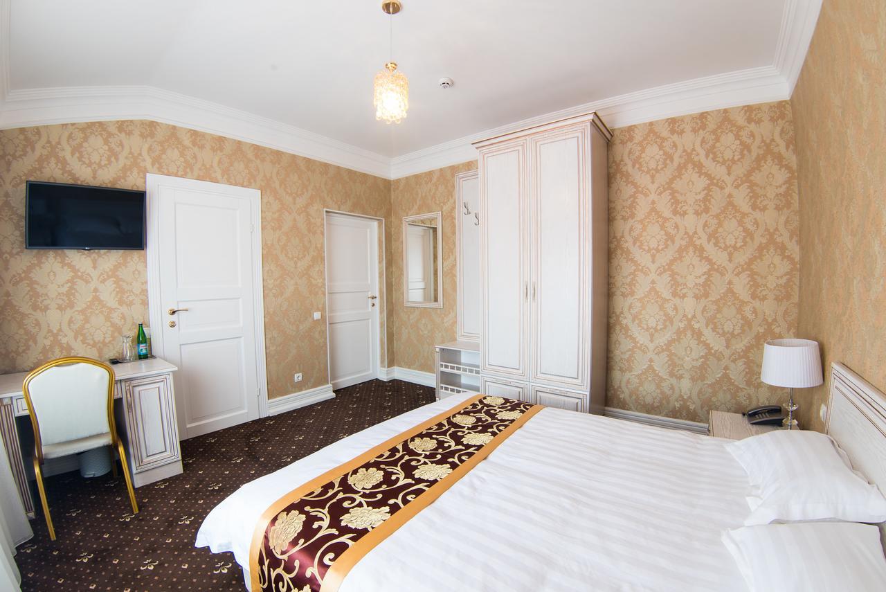 Dubovtsy Hotel Grand Aristocrate מראה חיצוני תמונה